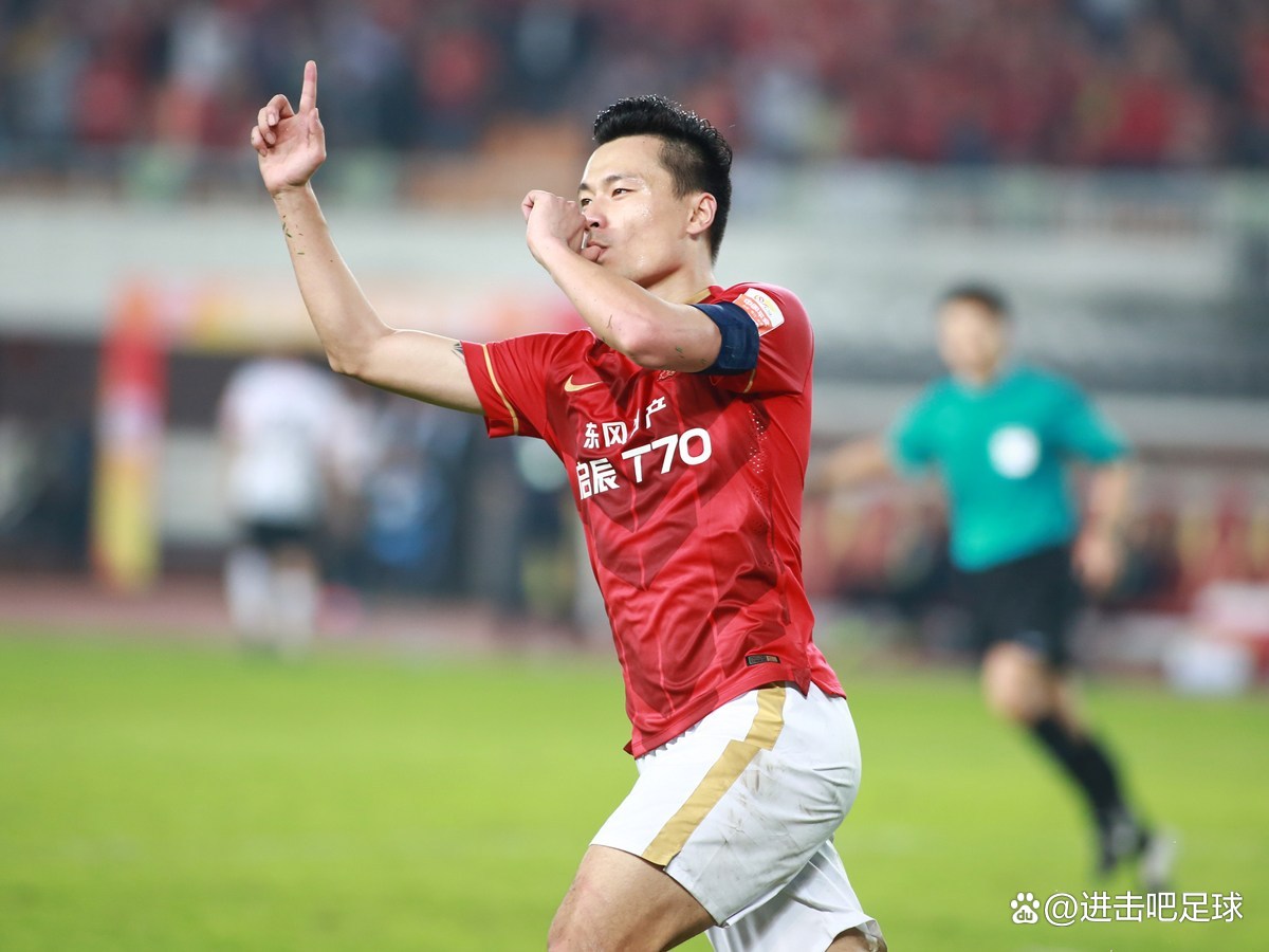 关于赛前里尔调整名单以备中超；造点机会环节打磨；质疑声仍在；球队文化再被提及的信息-满冠体育下